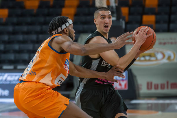 次轮对阵雷 次轮对阵雷