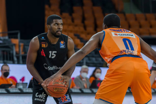 于防守专注 于防守专注